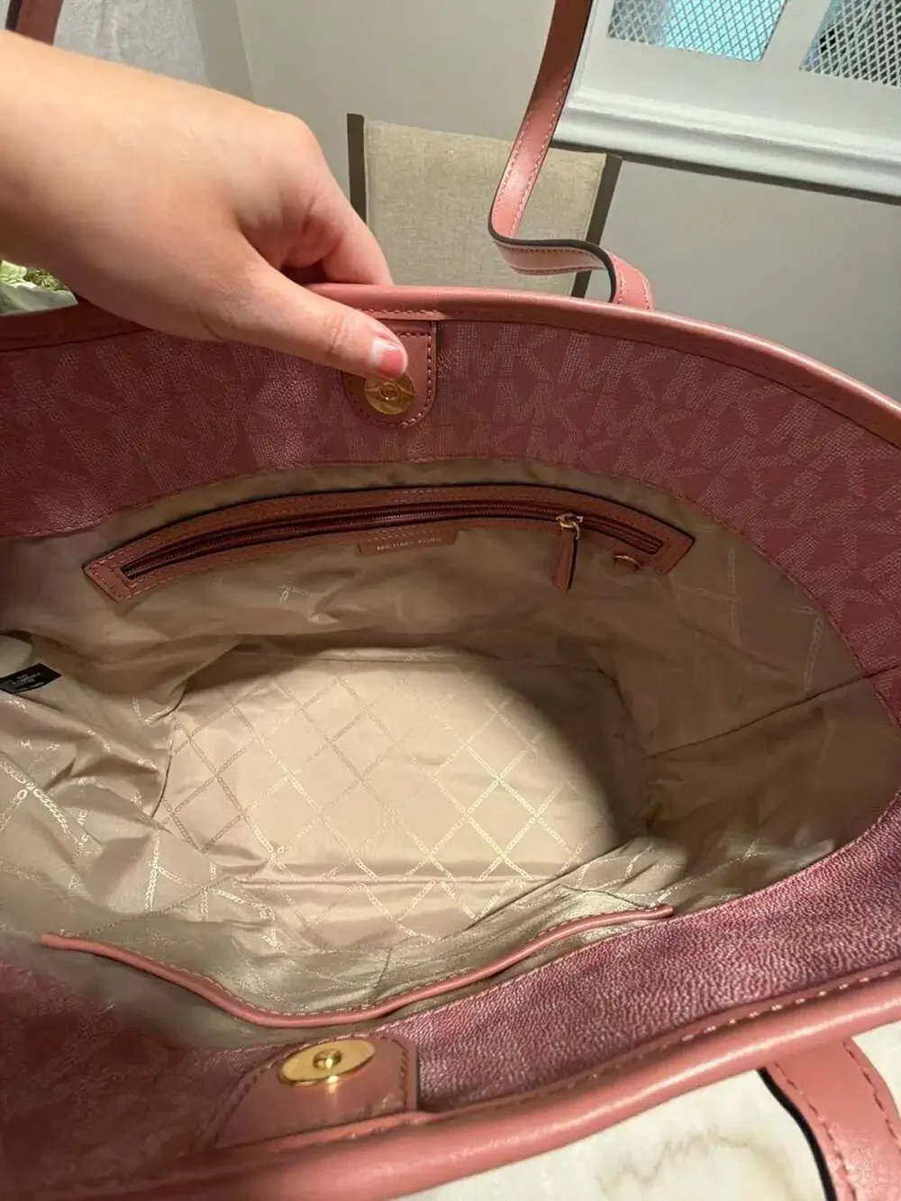 Michael Kors Carter Large Open Tote Bag in Smokey Rose Multi